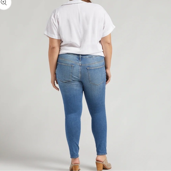 NWT JAG JEANS
Forever Stretch High Rise Jeans Plus Size in Indio Blue - Picture 2 of 16